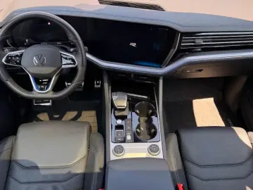 VW Touareg R eHybrid 4Motion Pano