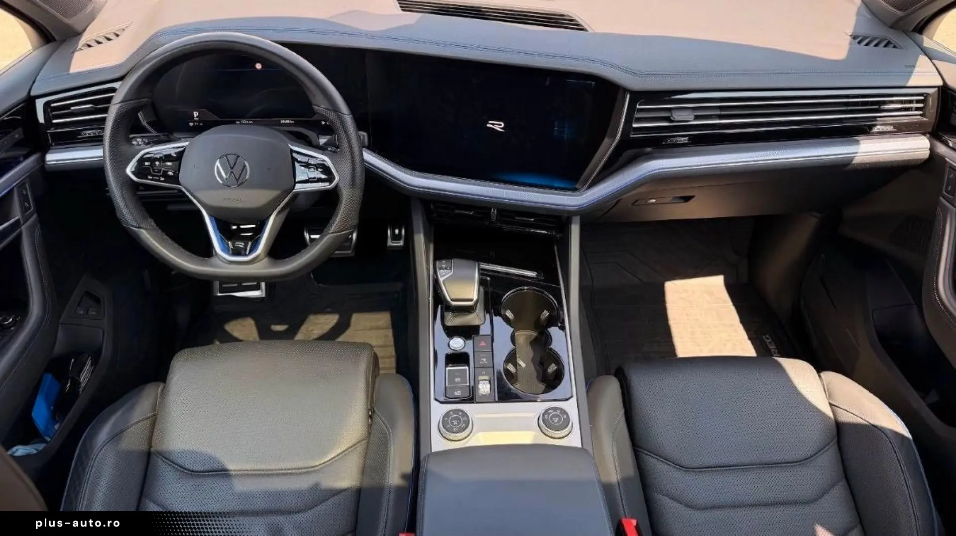 VW Touareg R eHybrid 4Motion Pano