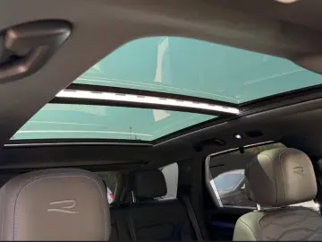 VW Touareg R eHybrid 4Motion Pano