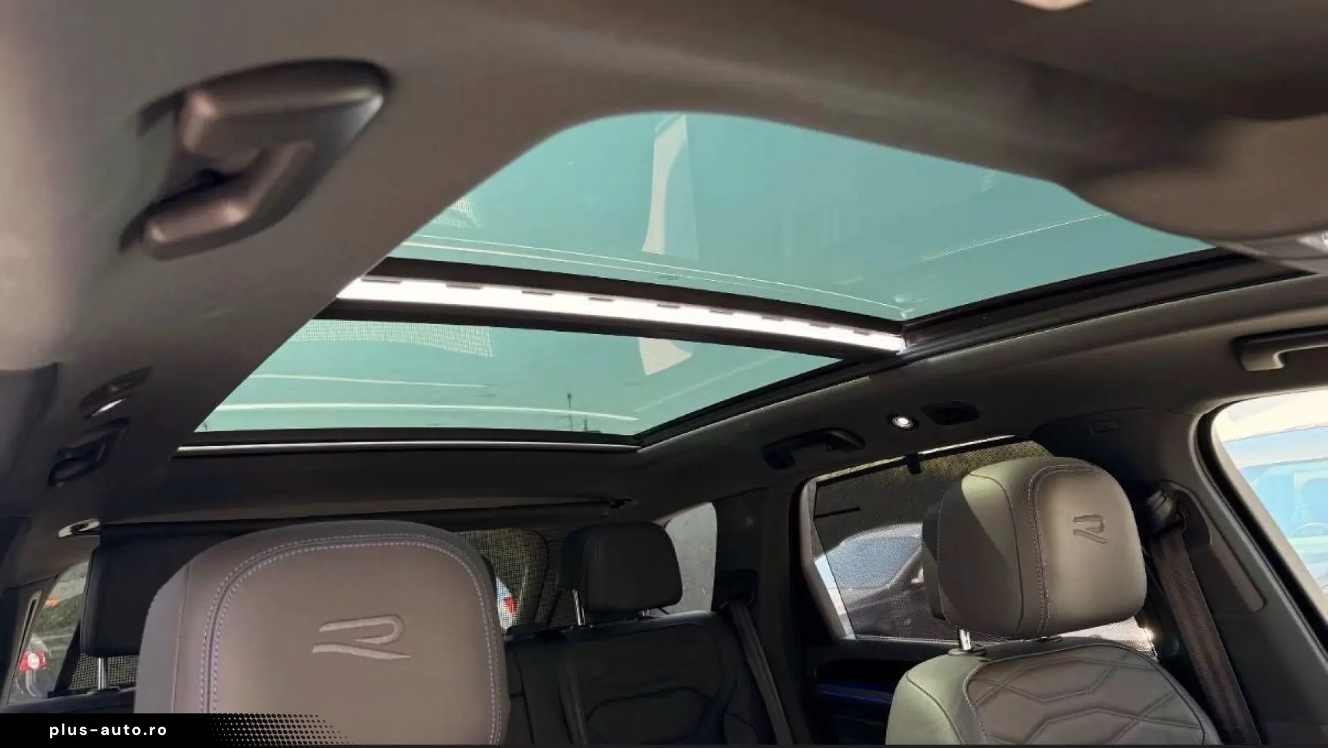 VW Touareg R eHybrid 4Motion Pano