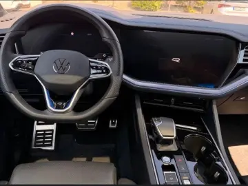 VW Touareg R eHybrid 4Motion Pano