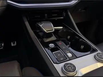VW Touareg R eHybrid 4Motion Pano