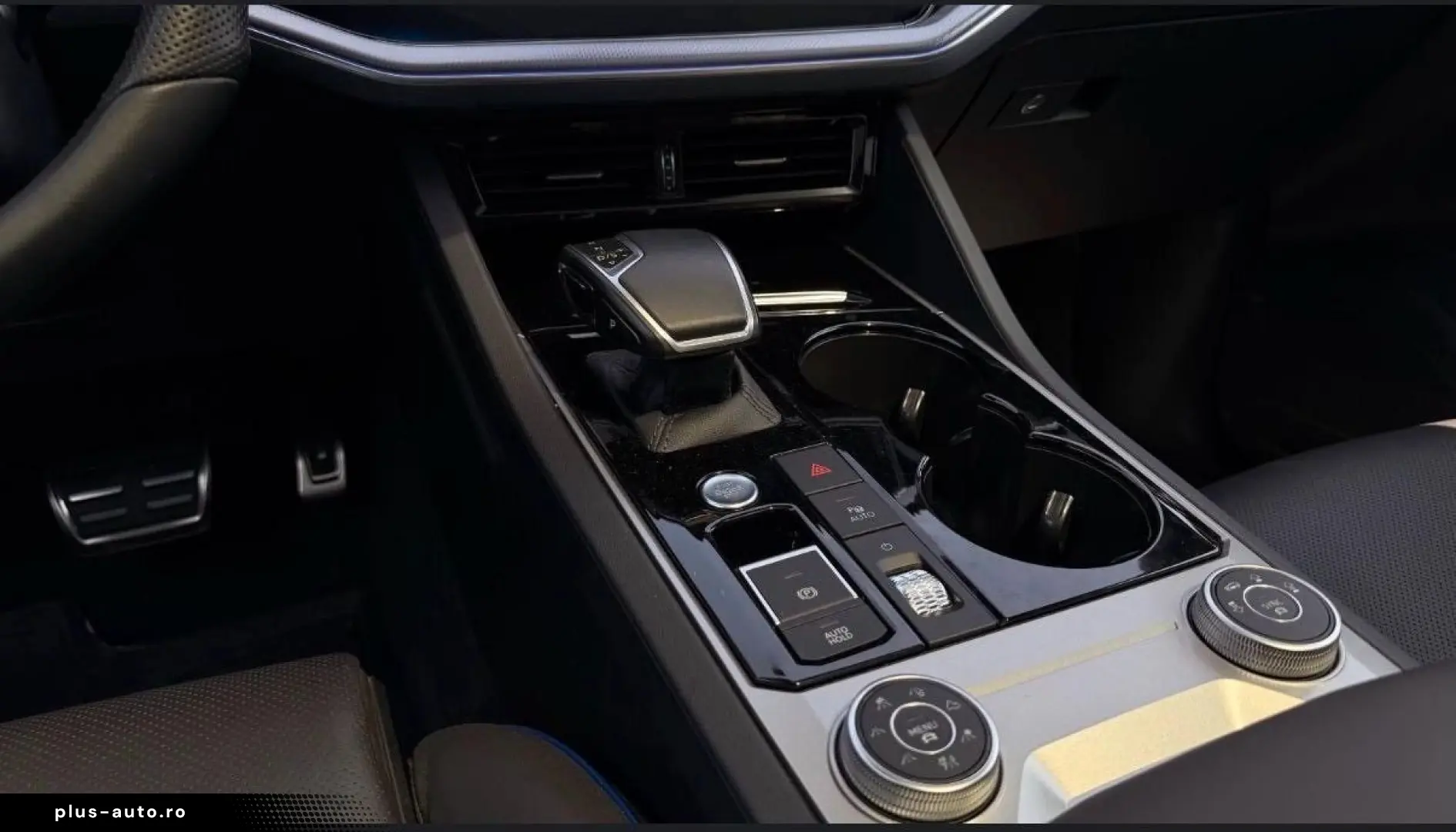 VW Touareg R eHybrid 4Motion Pano