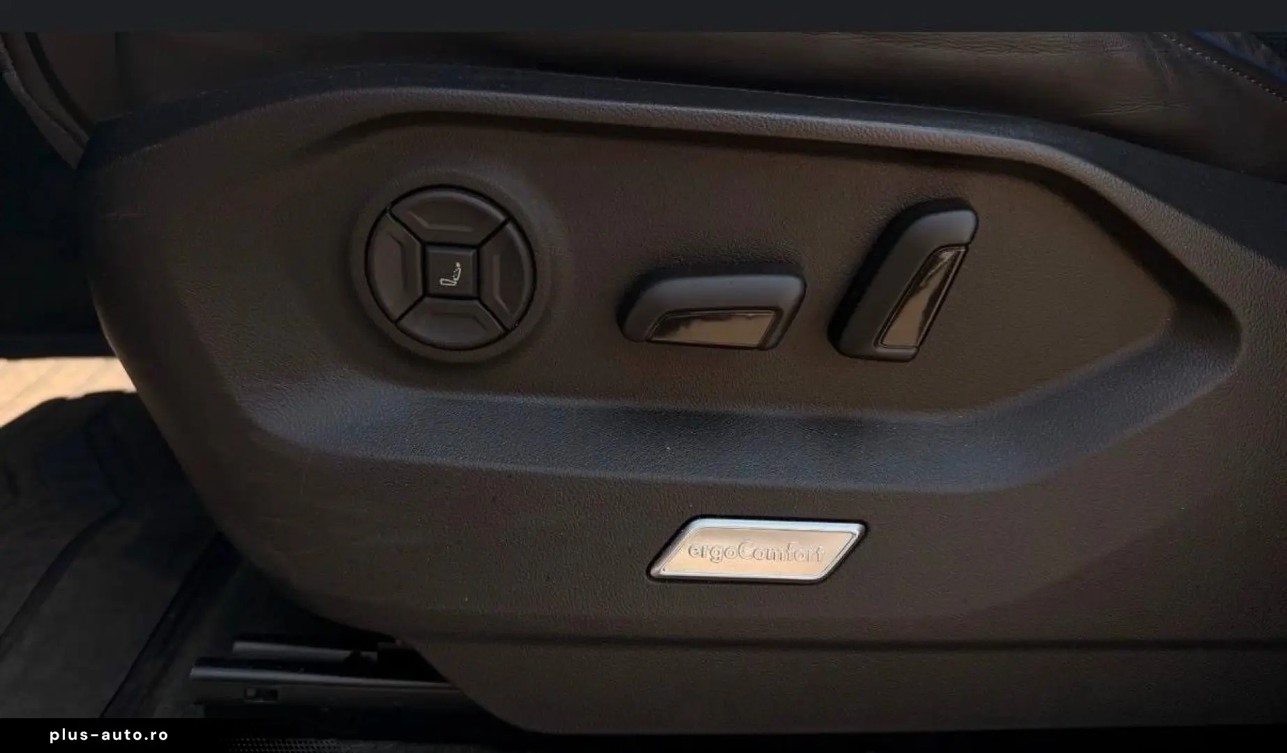VW Touareg R eHybrid 4Motion Pano