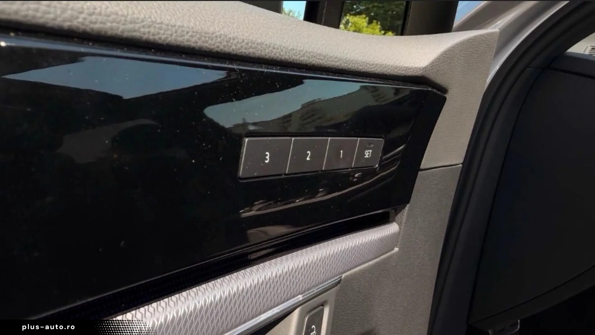 VW Touareg R eHybrid 4Motion Pano