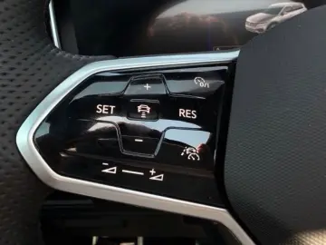 VW Touareg R eHybrid 4Motion Pano