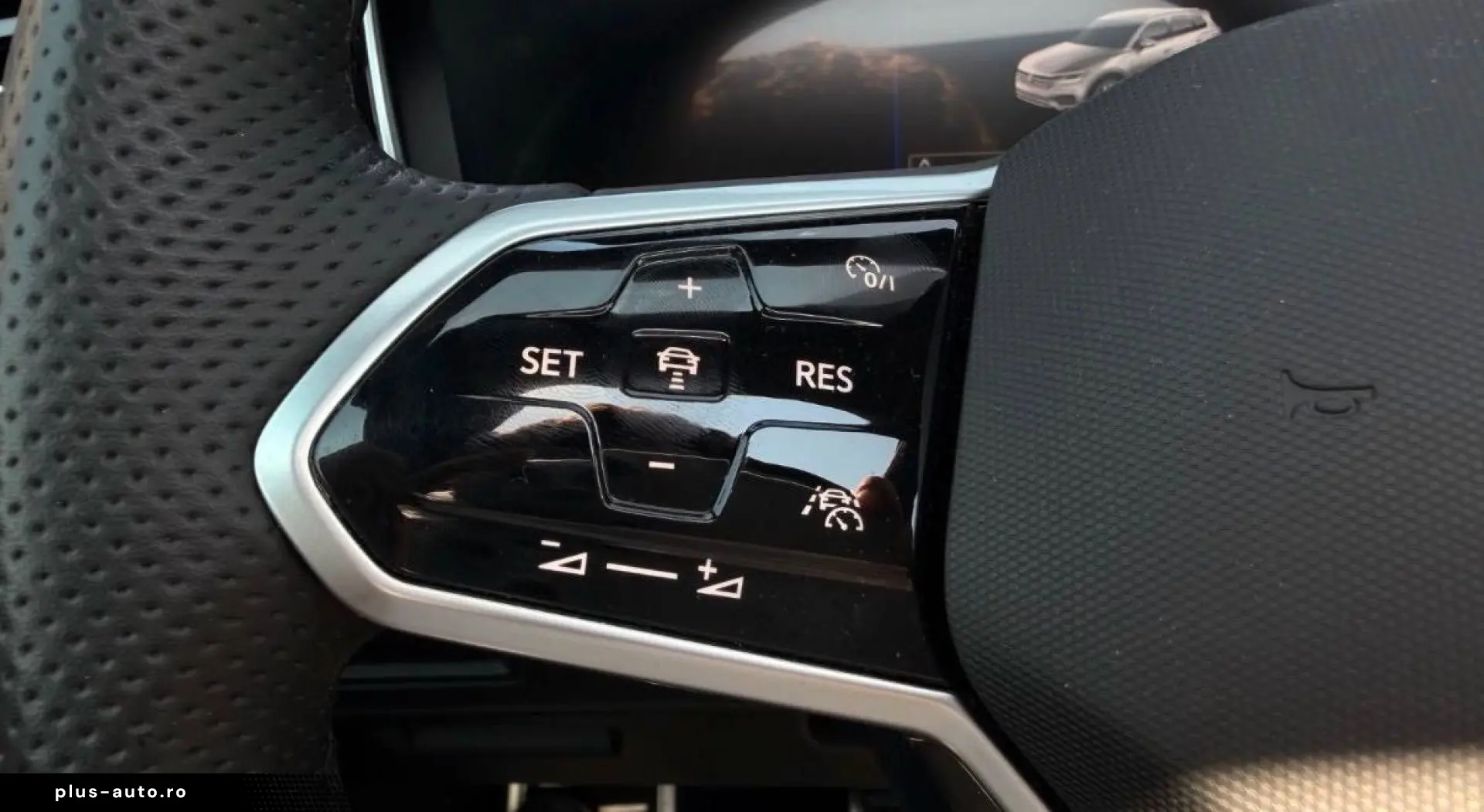VW Touareg R eHybrid 4Motion Pano