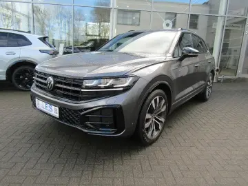 VW Touareg R-Line 3.0 TDI DSG PANO DYNAUDIO IQ.