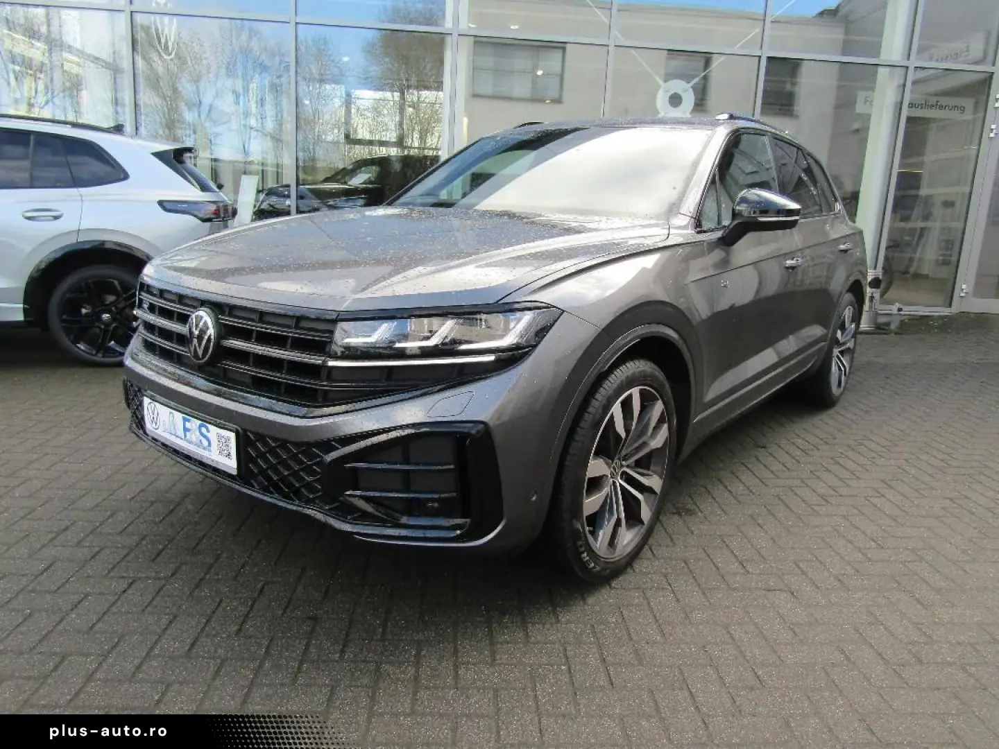 VW Touareg R-Line 3.0 TDI DSG PANO DYNAUDIO IQ.