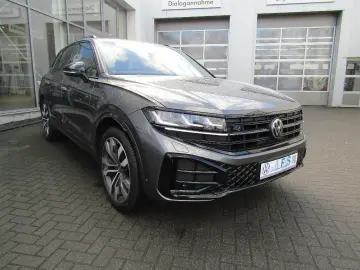 VW Touareg R-Line 3.0 TDI DSG PANO DYNAUDIO IQ.