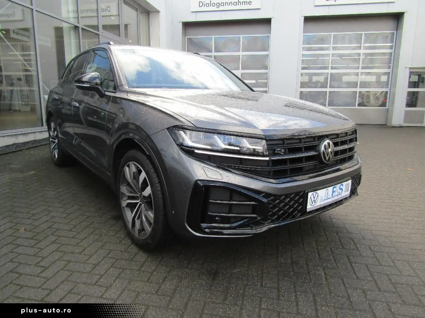 VW Touareg R-Line 3.0 TDI DSG PANO DYNAUDIO IQ.