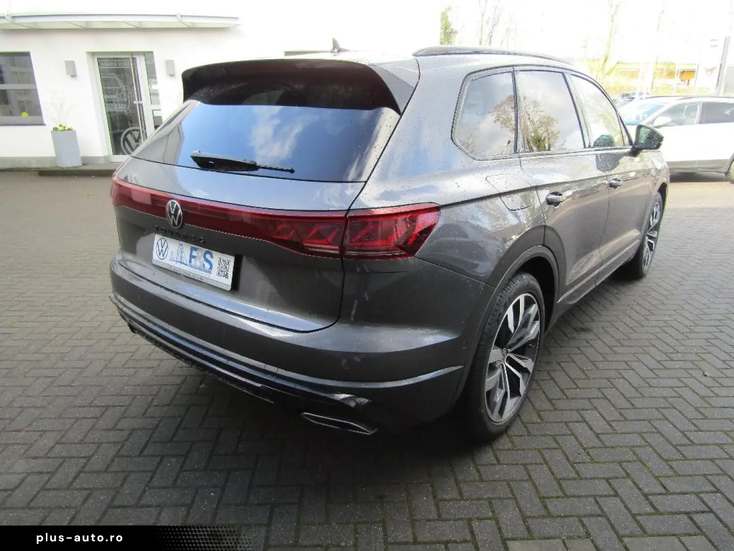 VW Touareg R-Line 3.0 TDI DSG PANO DYNAUDIO IQ.