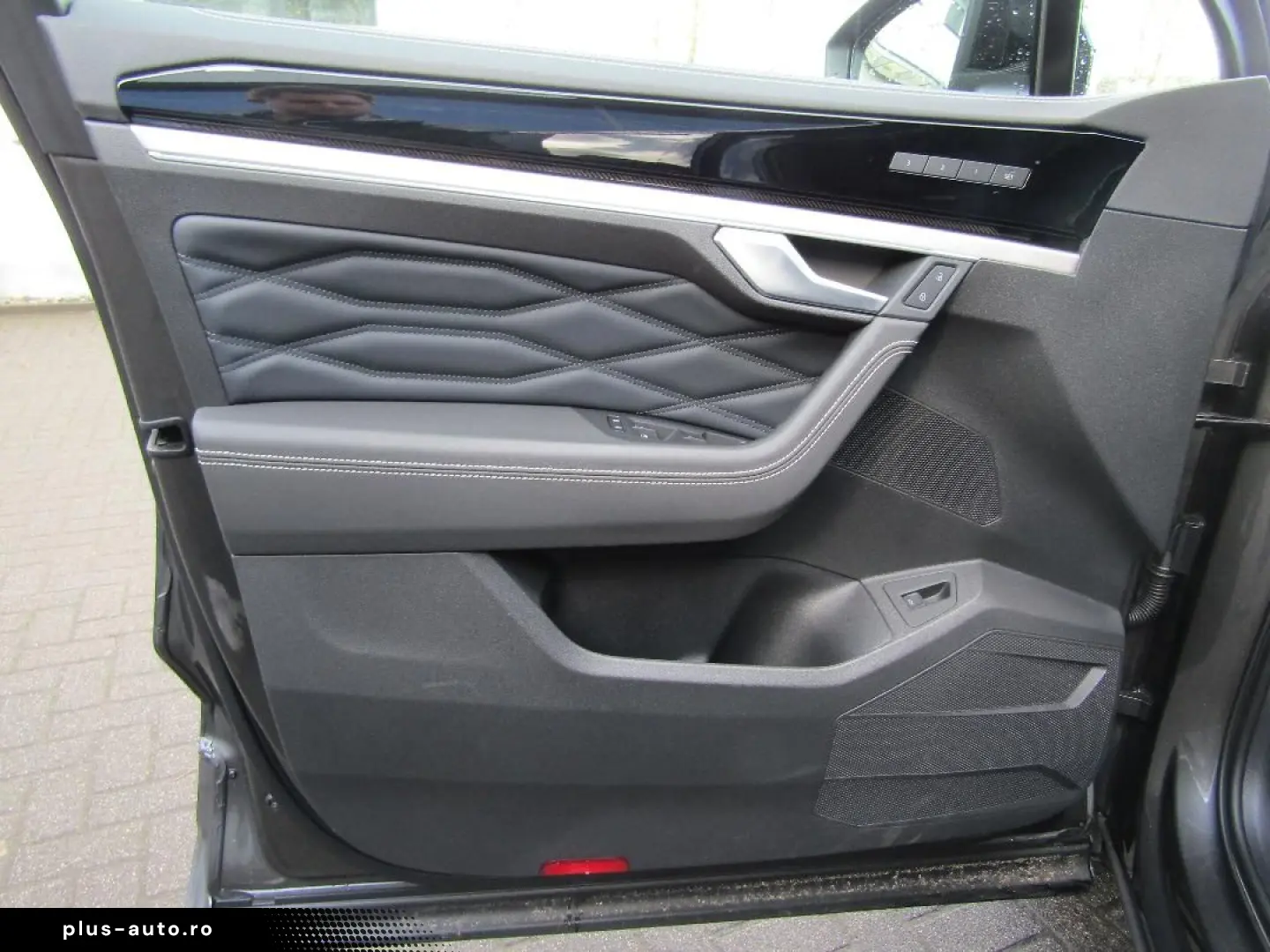 VW Touareg R-Line 3.0 TDI DSG PANO DYNAUDIO IQ.