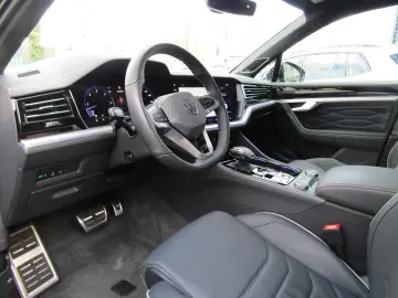 VW Touareg R-Line 3.0 TDI DSG PANO DYNAUDIO IQ.