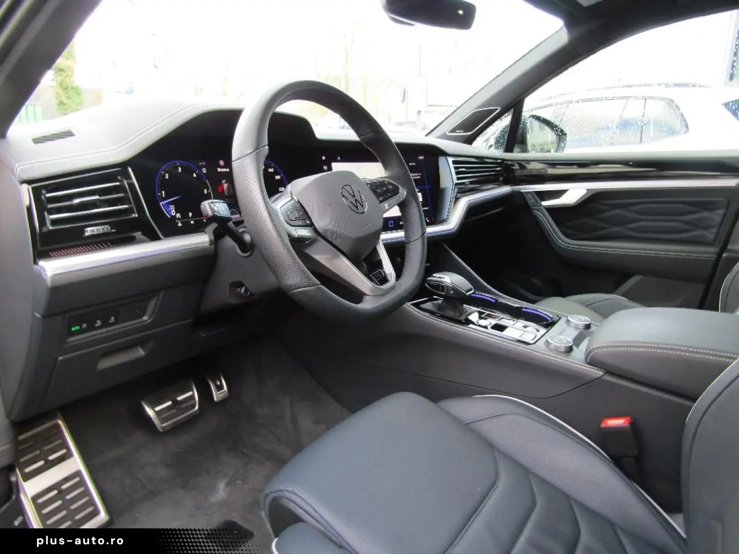 VW Touareg R-Line 3.0 TDI DSG PANO DYNAUDIO IQ.