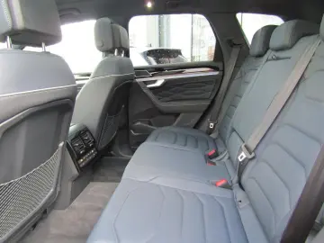 VW Touareg R-Line 3.0 TDI DSG PANO DYNAUDIO IQ.