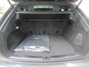 VW Touareg R-Line 3.0 TDI DSG PANO DYNAUDIO IQ.