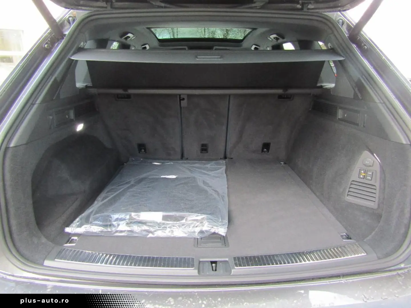 VW Touareg R-Line 3.0 TDI DSG PANO DYNAUDIO IQ.