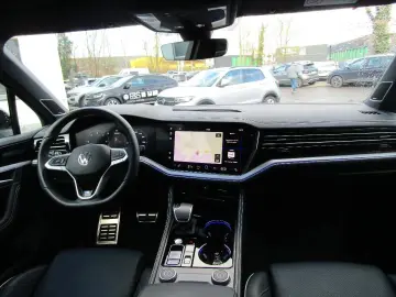 VW Touareg R-Line 3.0 TDI DSG PANO DYNAUDIO IQ.