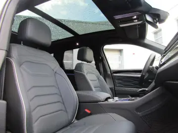 VW Touareg R-Line 3.0 TDI DSG PANO DYNAUDIO IQ.