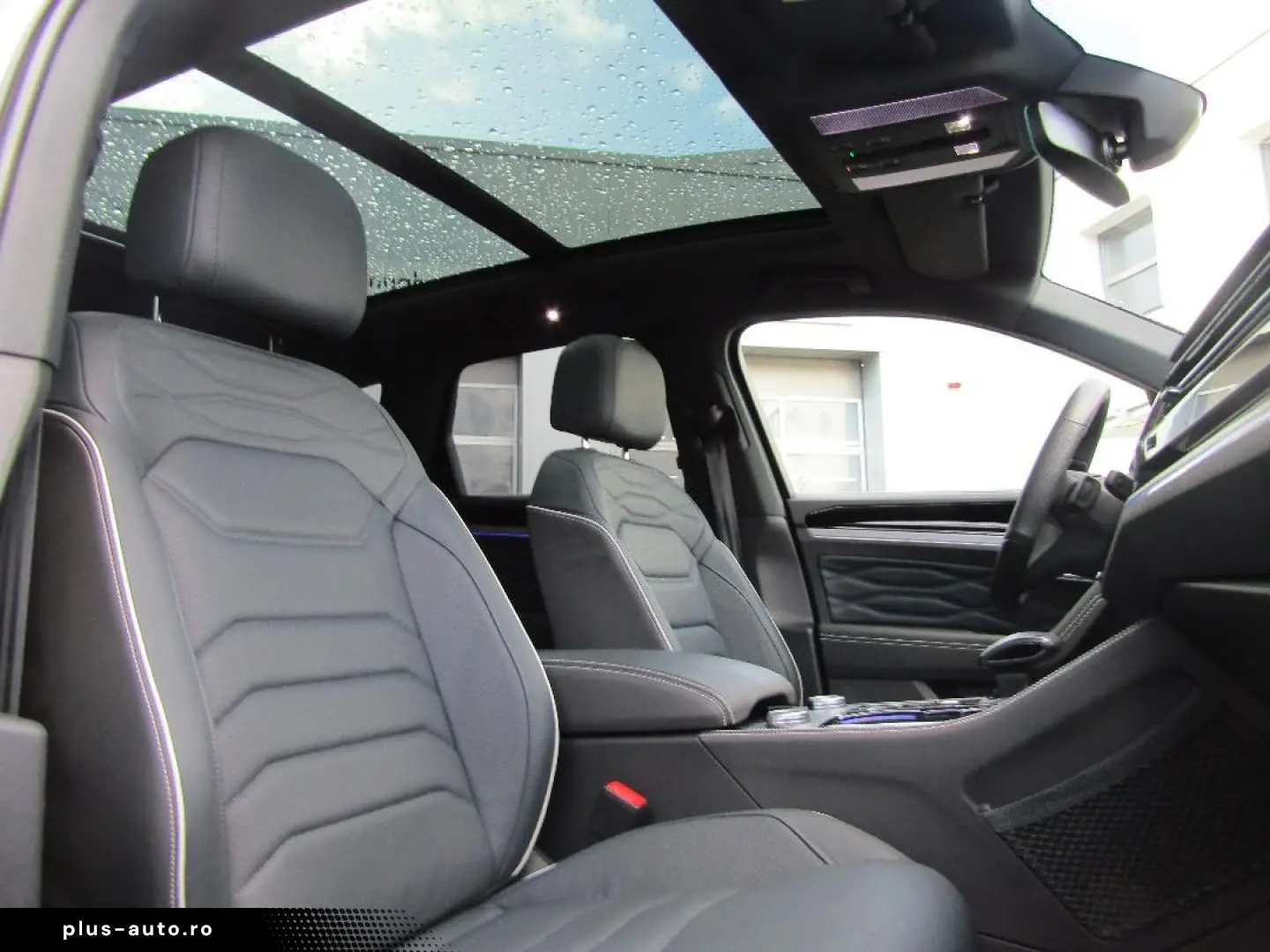 VW Touareg R-Line 3.0 TDI DSG PANO DYNAUDIO IQ.
