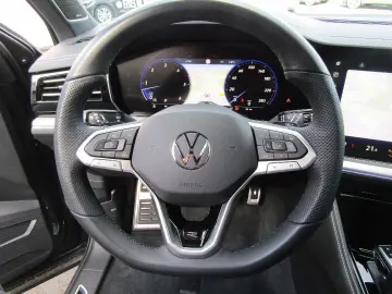 VW Touareg R-Line 3.0 TDI DSG PANO DYNAUDIO IQ.