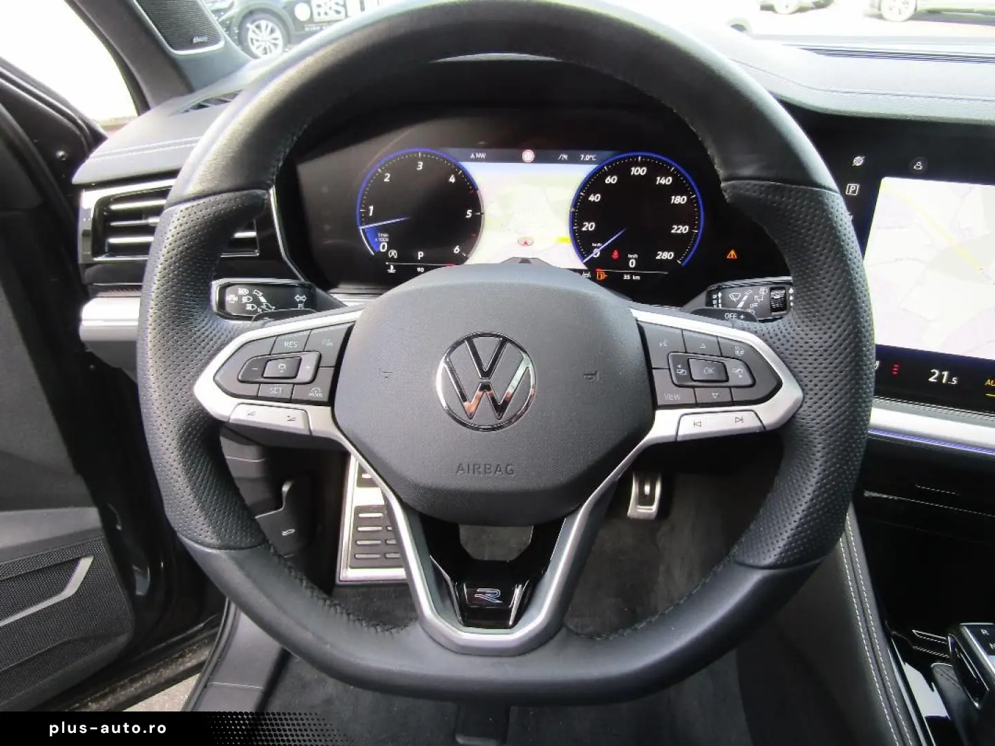 VW Touareg R-Line 3.0 TDI DSG PANO DYNAUDIO IQ.