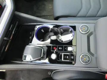 VW Touareg R-Line 3.0 TDI DSG PANO DYNAUDIO IQ.