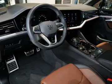 VW Touareg 3.0TDI R-Line Nachtsicht Pano 22