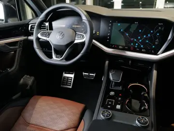 VW Touareg 3.0TDI R-Line Nachtsicht Pano 22