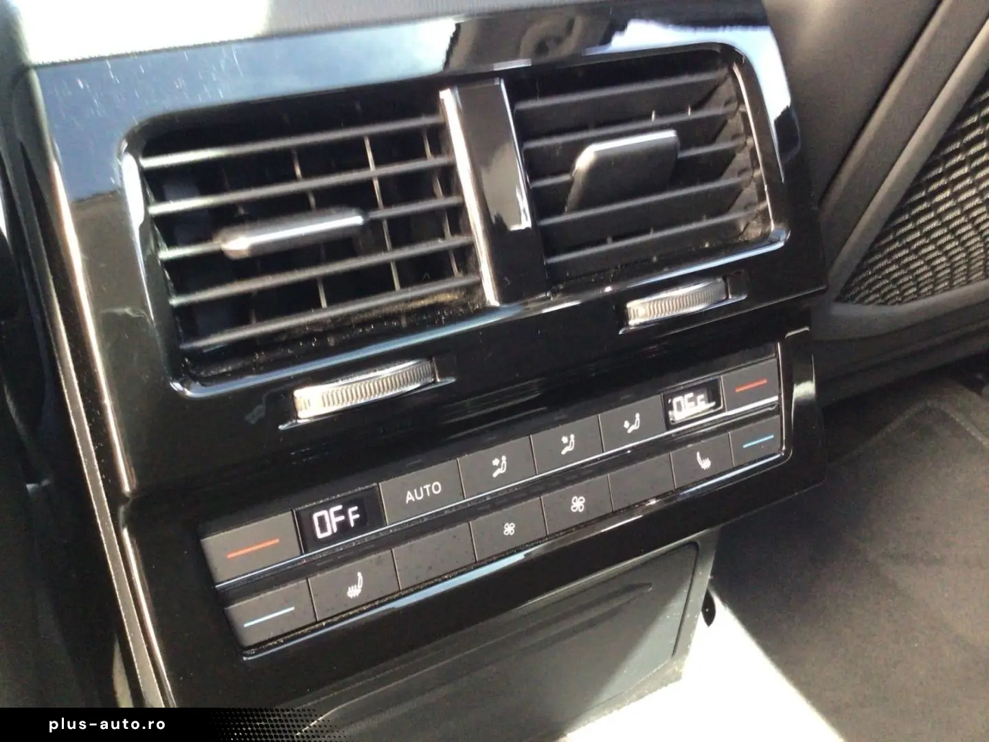 VW Touareg Elegance 4M BLACK MATRIX PANNO