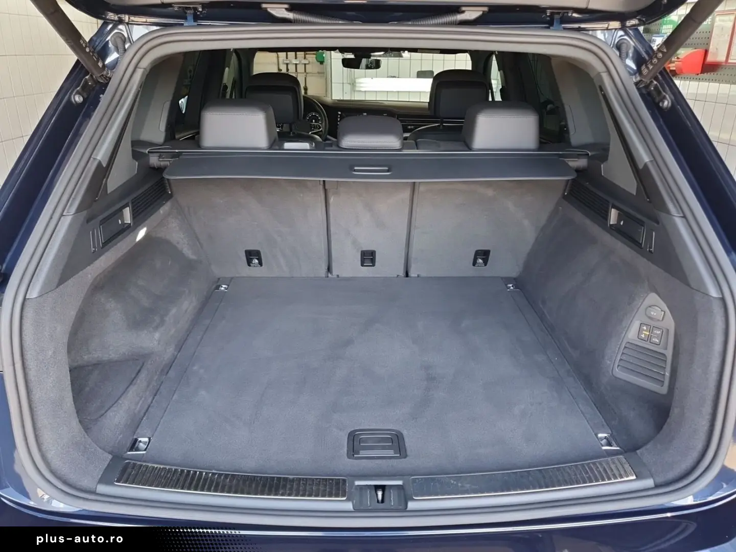 VW Touareg Edition R-Line  PANO LUFT 360
