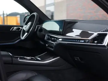 BMW X5 xDrive50e M Sport Pro   Sky Lounge • Masaj