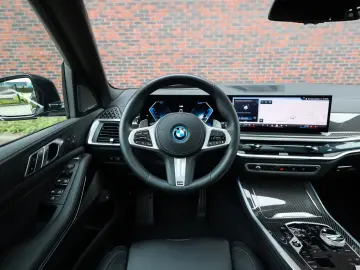 BMW X5 xDrive50e M Sport Pro   Sky Lounge • Masaj