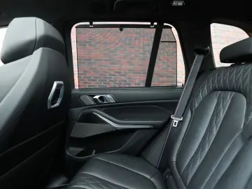 BMW X5 xDrive50e M Sport Pro   Sky Lounge • Masaj