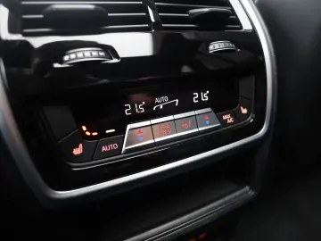 BMW X5 xDrive50e M Sport Pro   Sky Lounge • Masaj