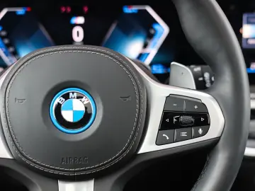 BMW X5 xDrive50e M Sport Pro   Sky Lounge • Masaj