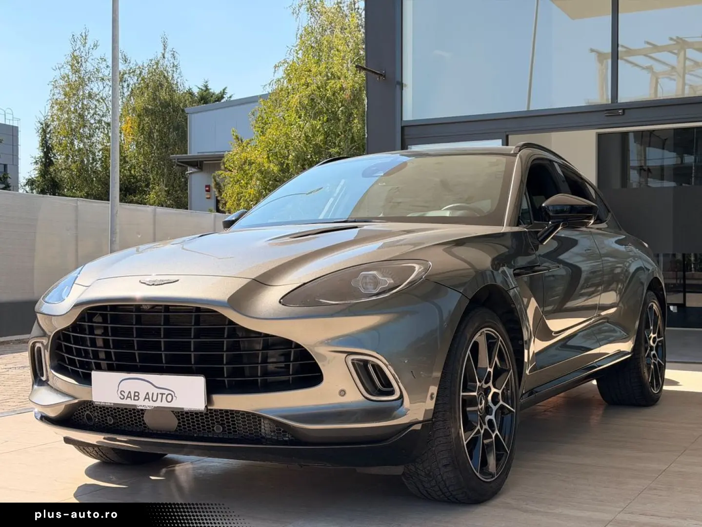 Aston-Martin Dbx