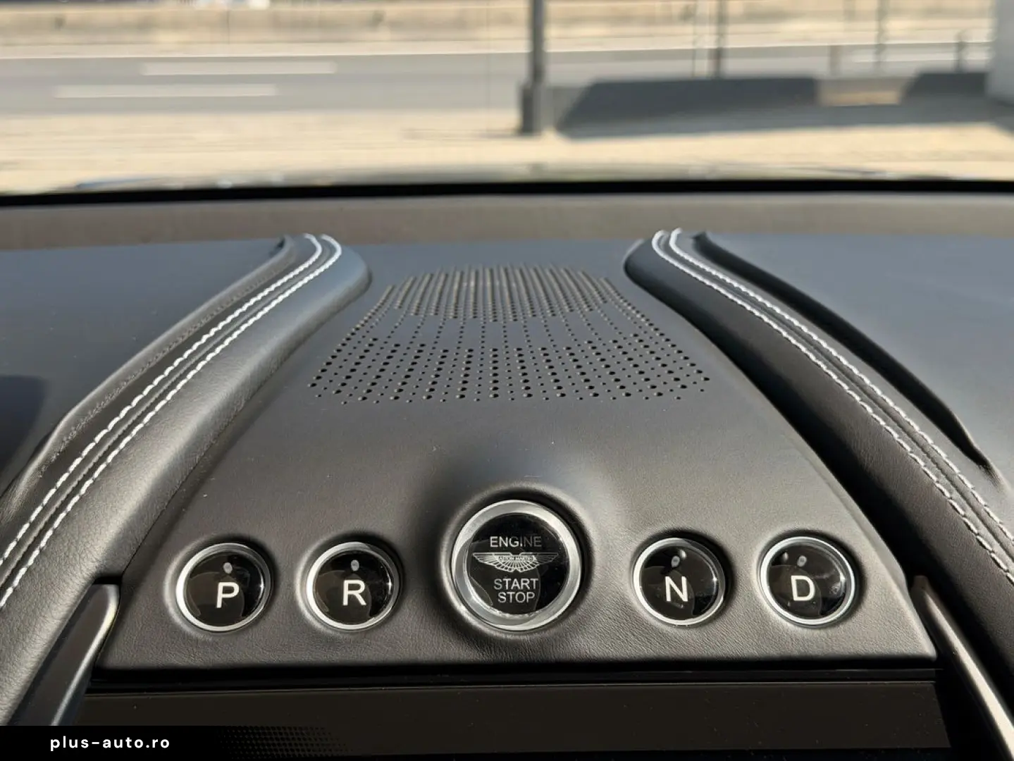 Aston-Martin Dbx