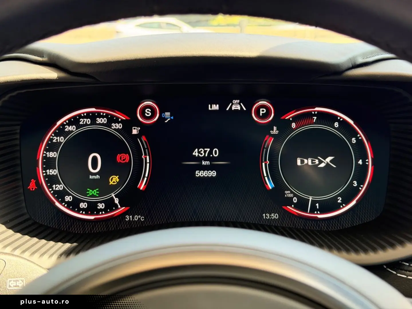 Aston-Martin Dbx