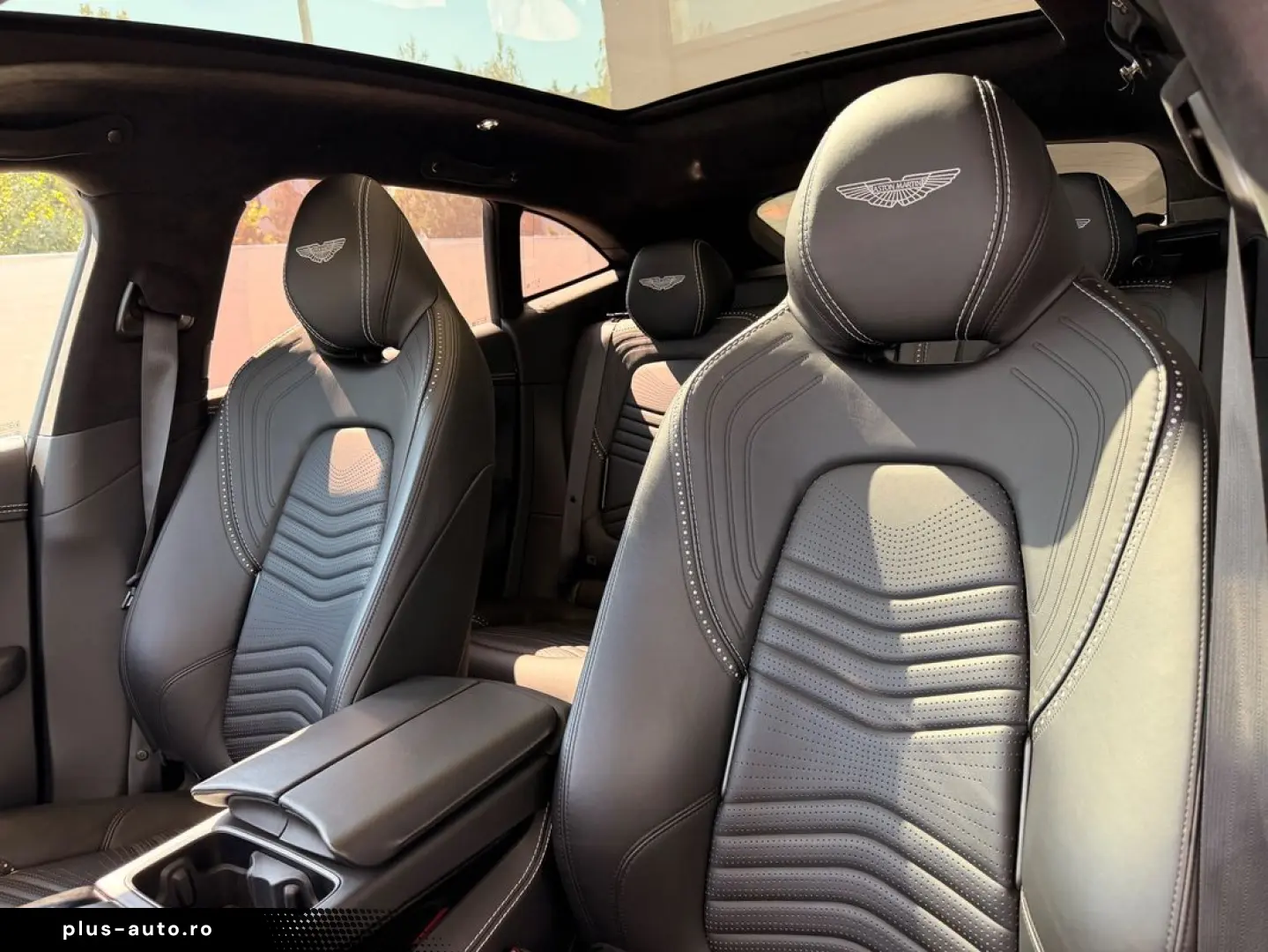Aston-Martin Dbx