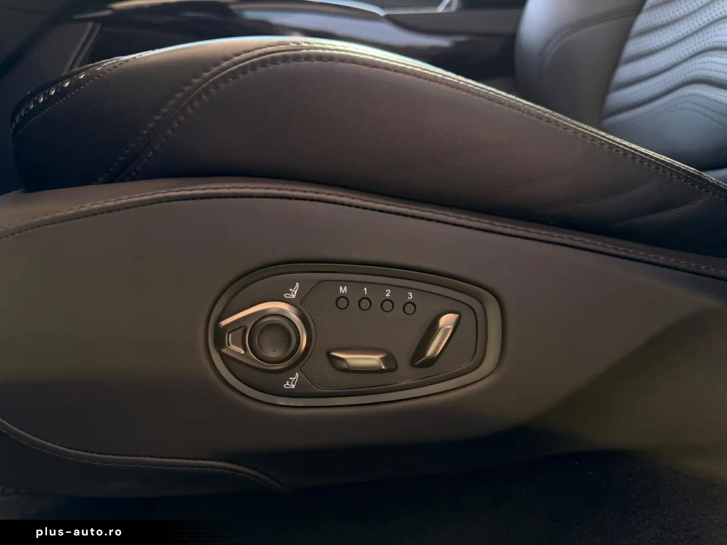 Aston-Martin Dbx