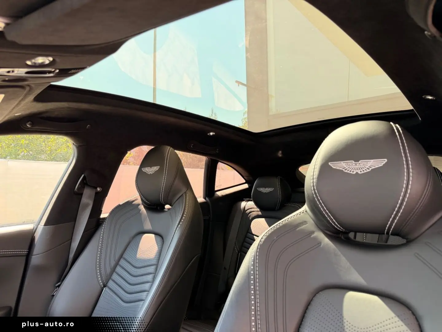 Aston-Martin Dbx