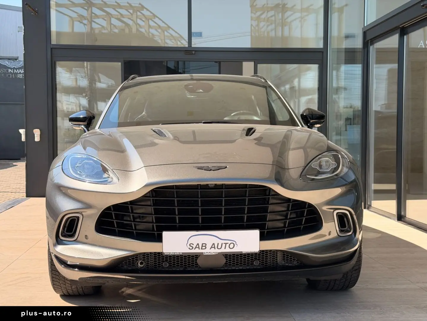 Aston-Martin Dbx