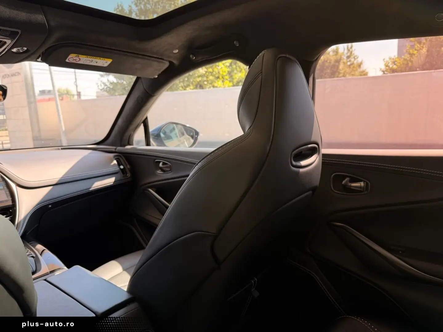 Aston-Martin Dbx