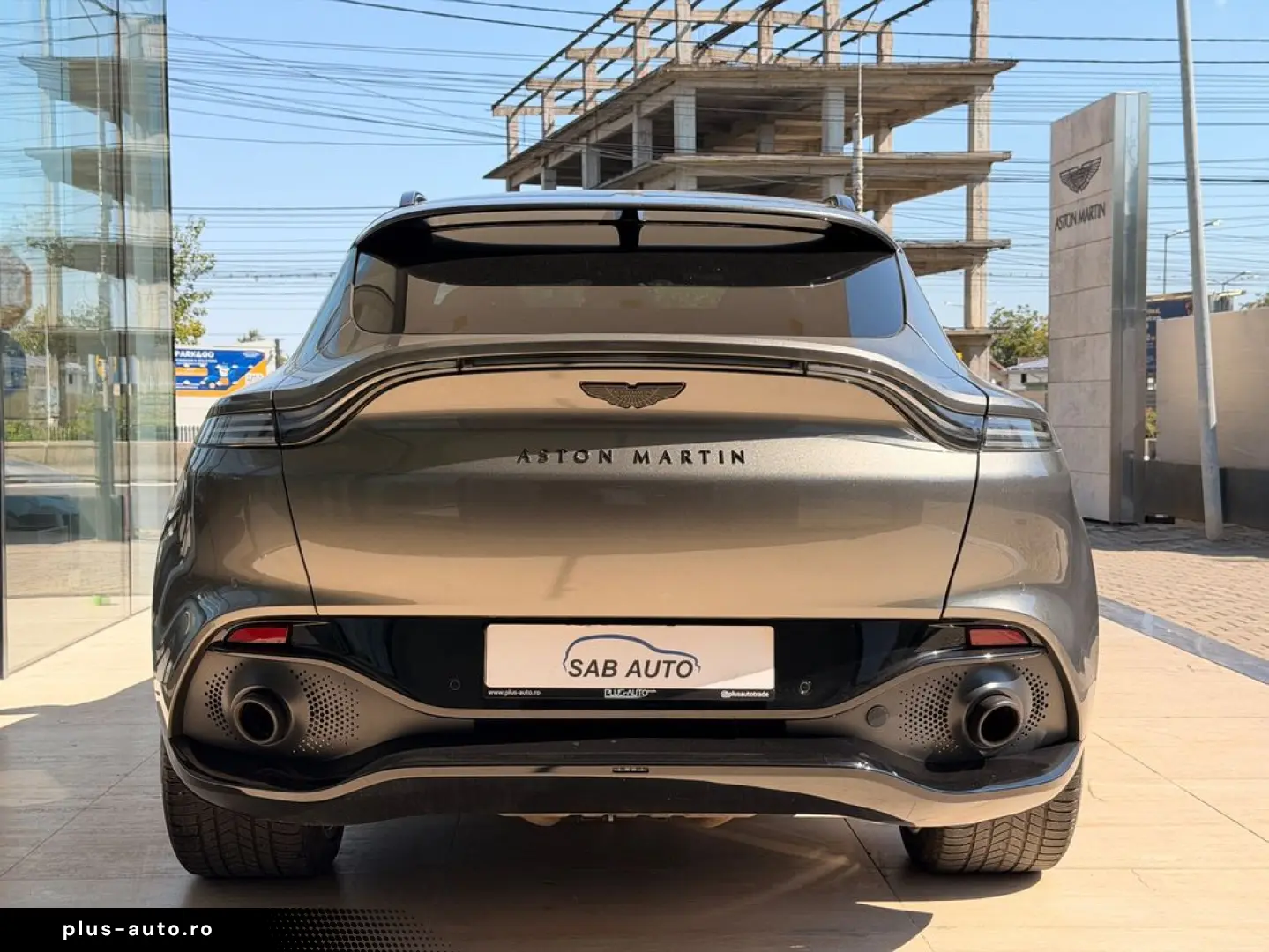 Aston-Martin Dbx