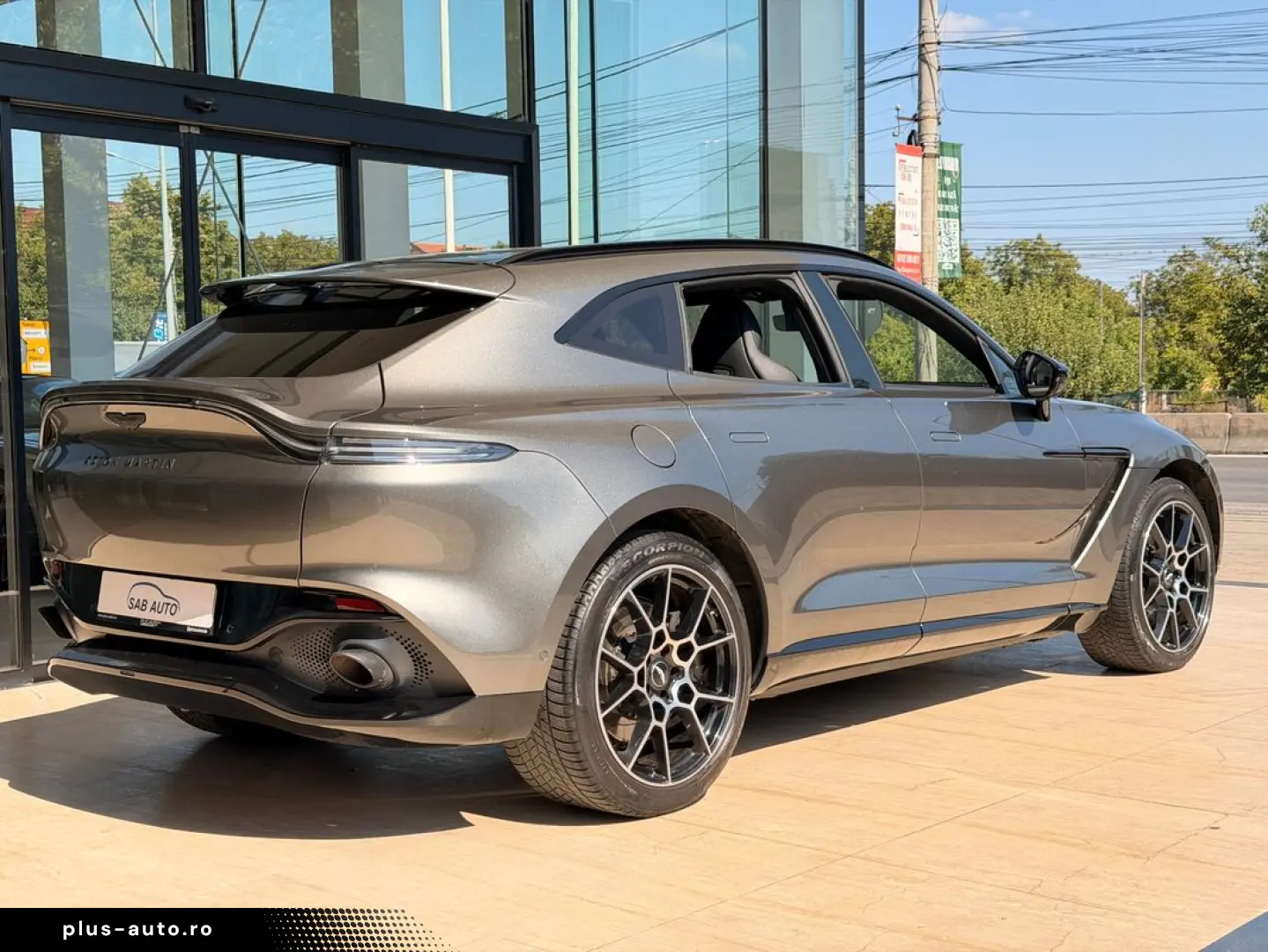 Aston-Martin Dbx