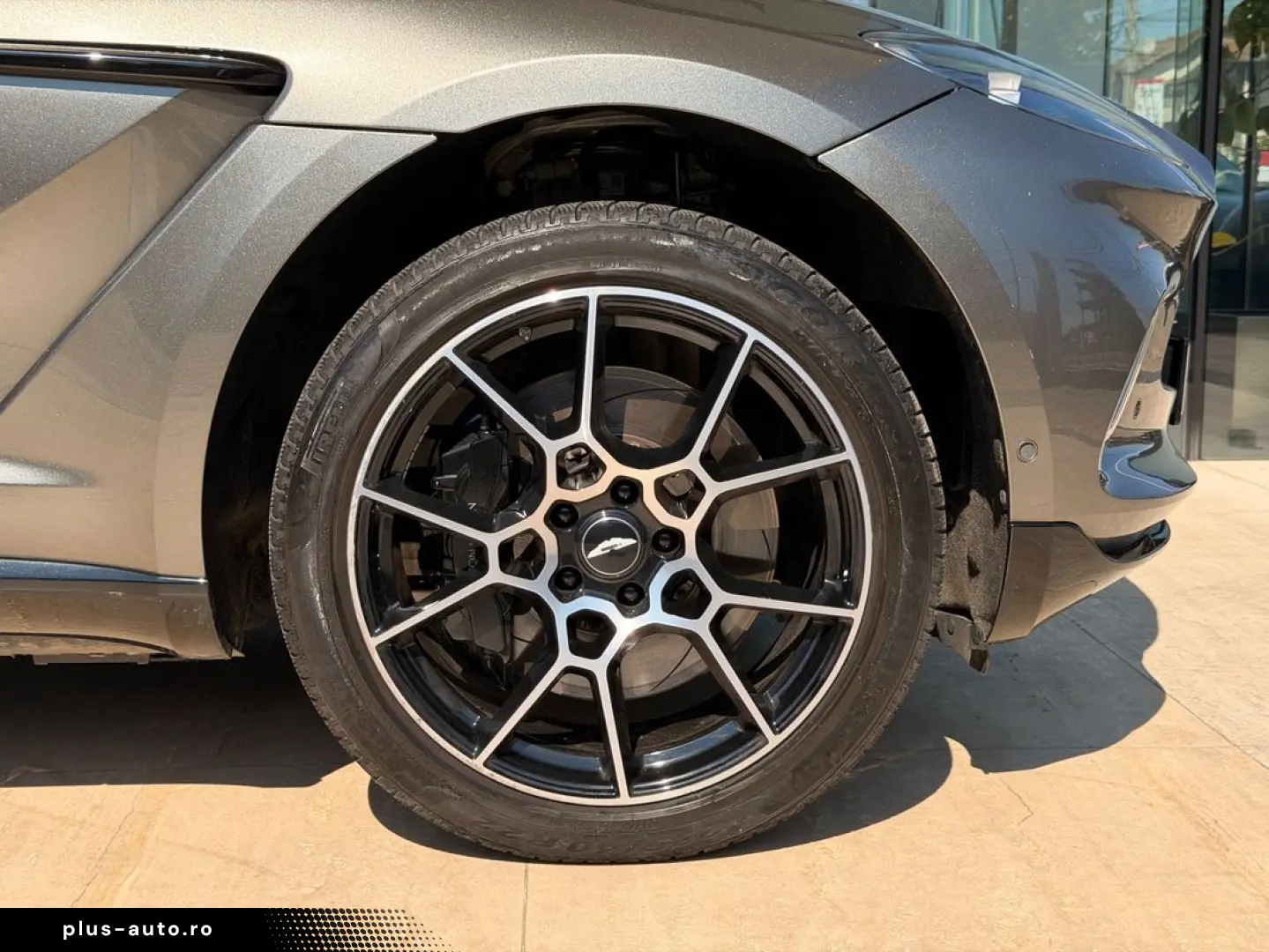 Aston-Martin Dbx
