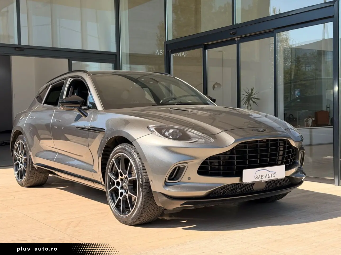 Aston-Martin Dbx