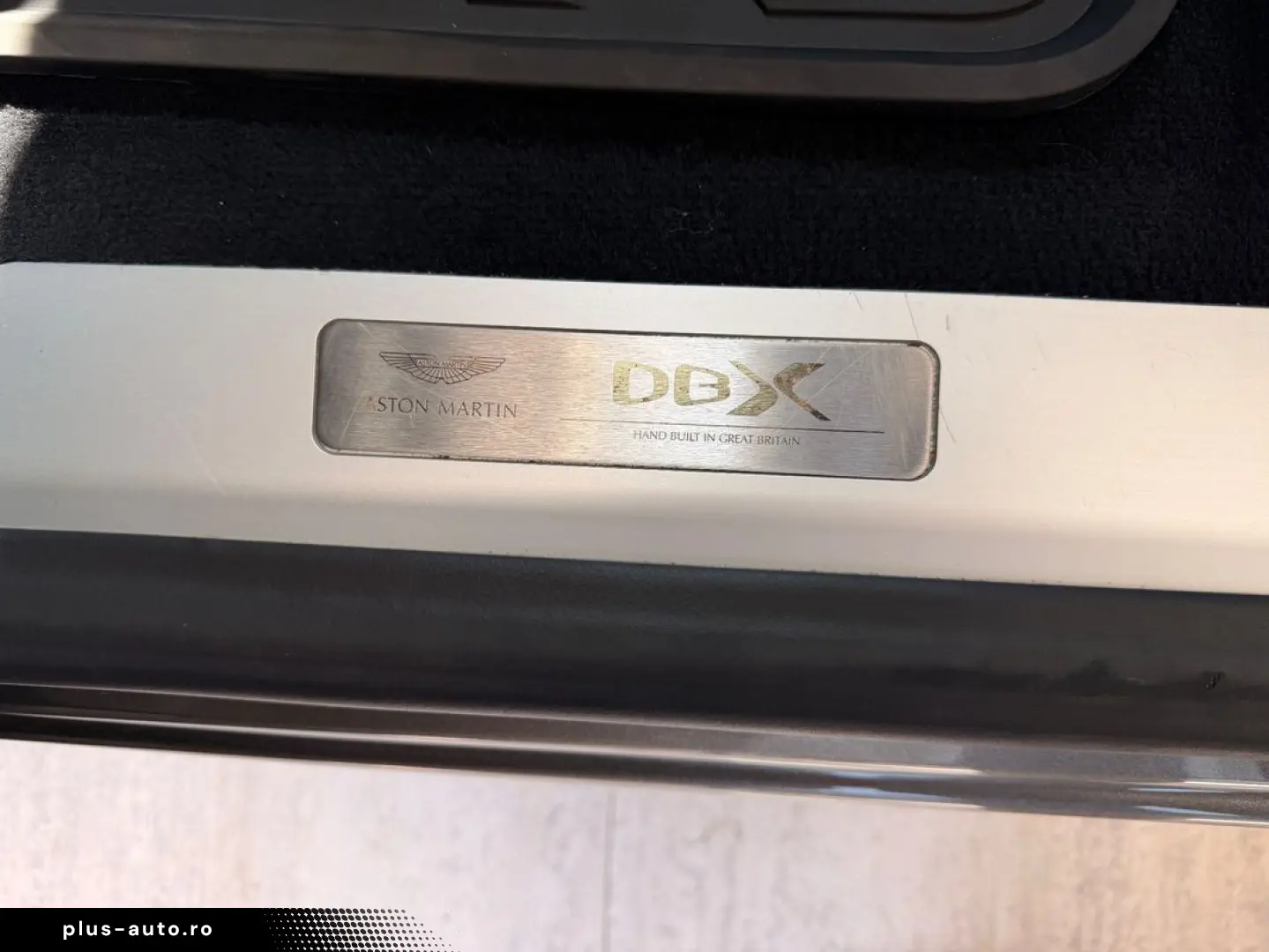 Aston-Martin Dbx